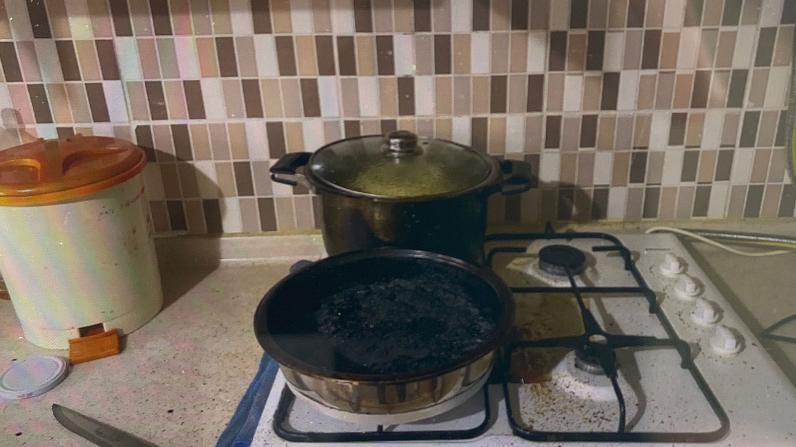 Ocakta unutulan yemek can aldı!