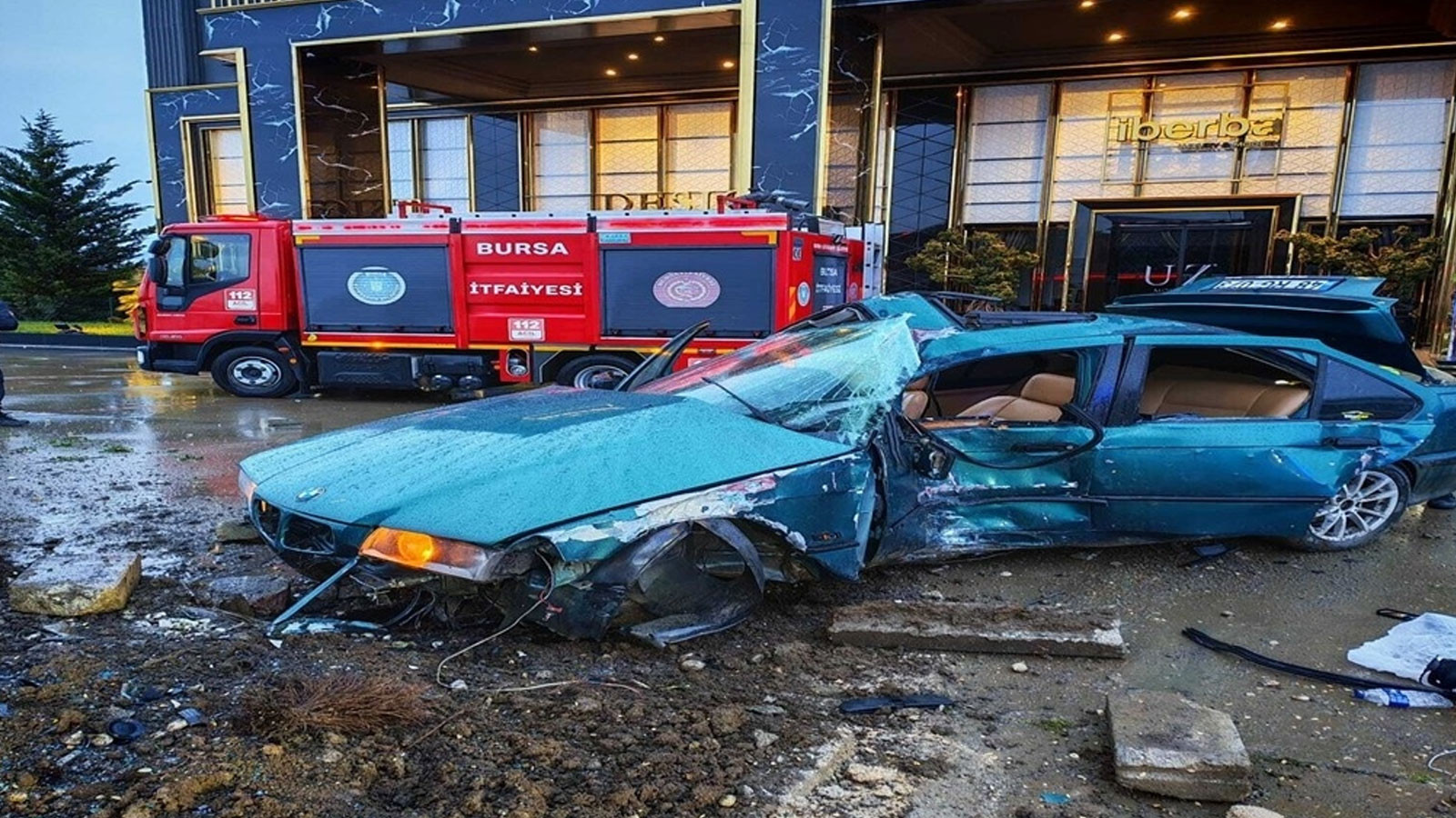 Bayram namazına yetişmek için hız yapan sürücü kazaya neden oldu