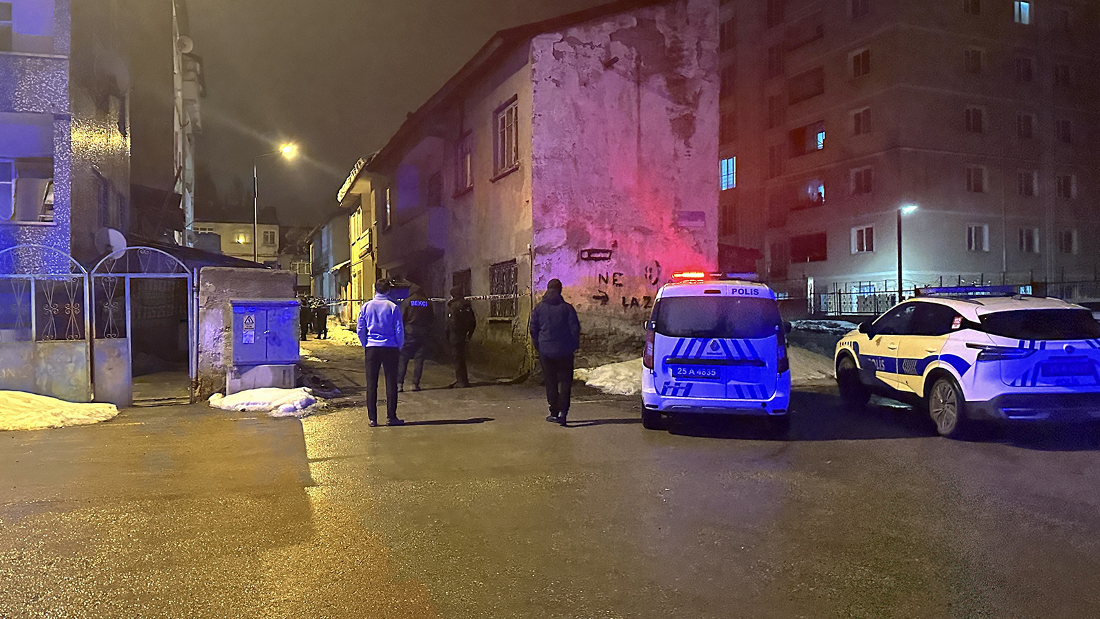 Erzurum'da bir kişi boğazı kesilmiş halde ölü bulundu