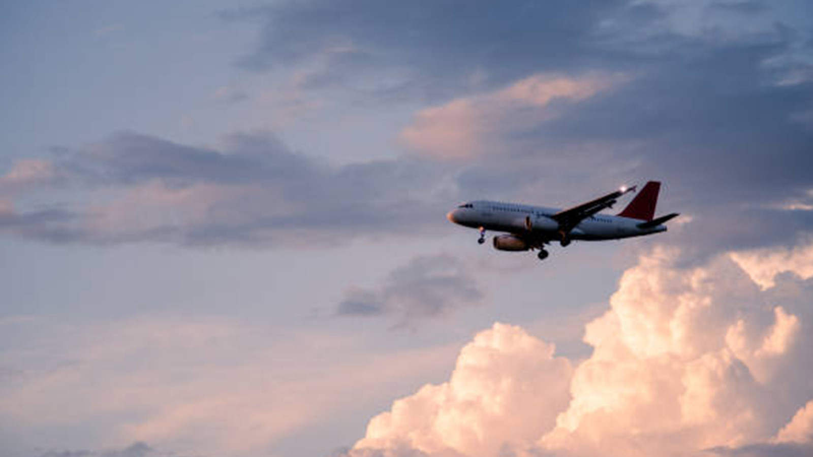 Kenya'da yolcu uçağı pistten çıktı