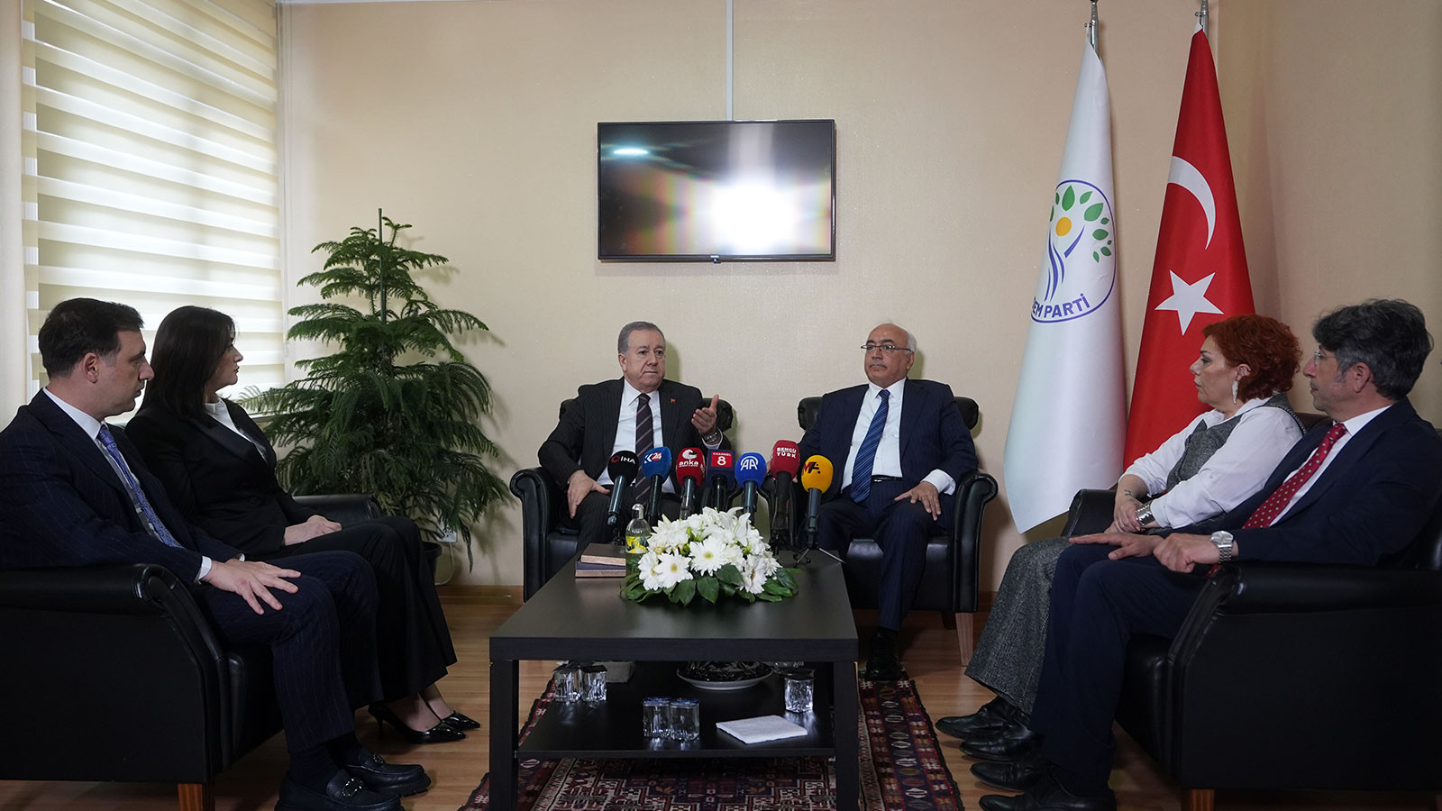 MHP ve DEM Parti bayramlaştı: "Terörsüz Türkiye" süreci öne çıktı