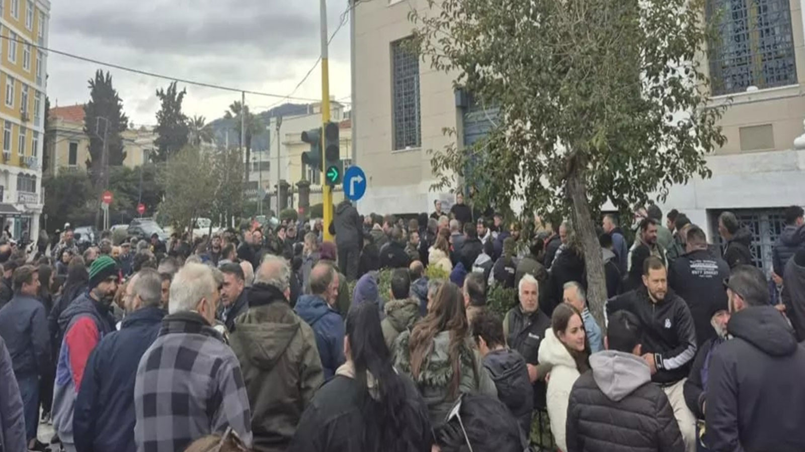 Midilli Adası’nda mahsur kalan Türk turistler yurda döndü