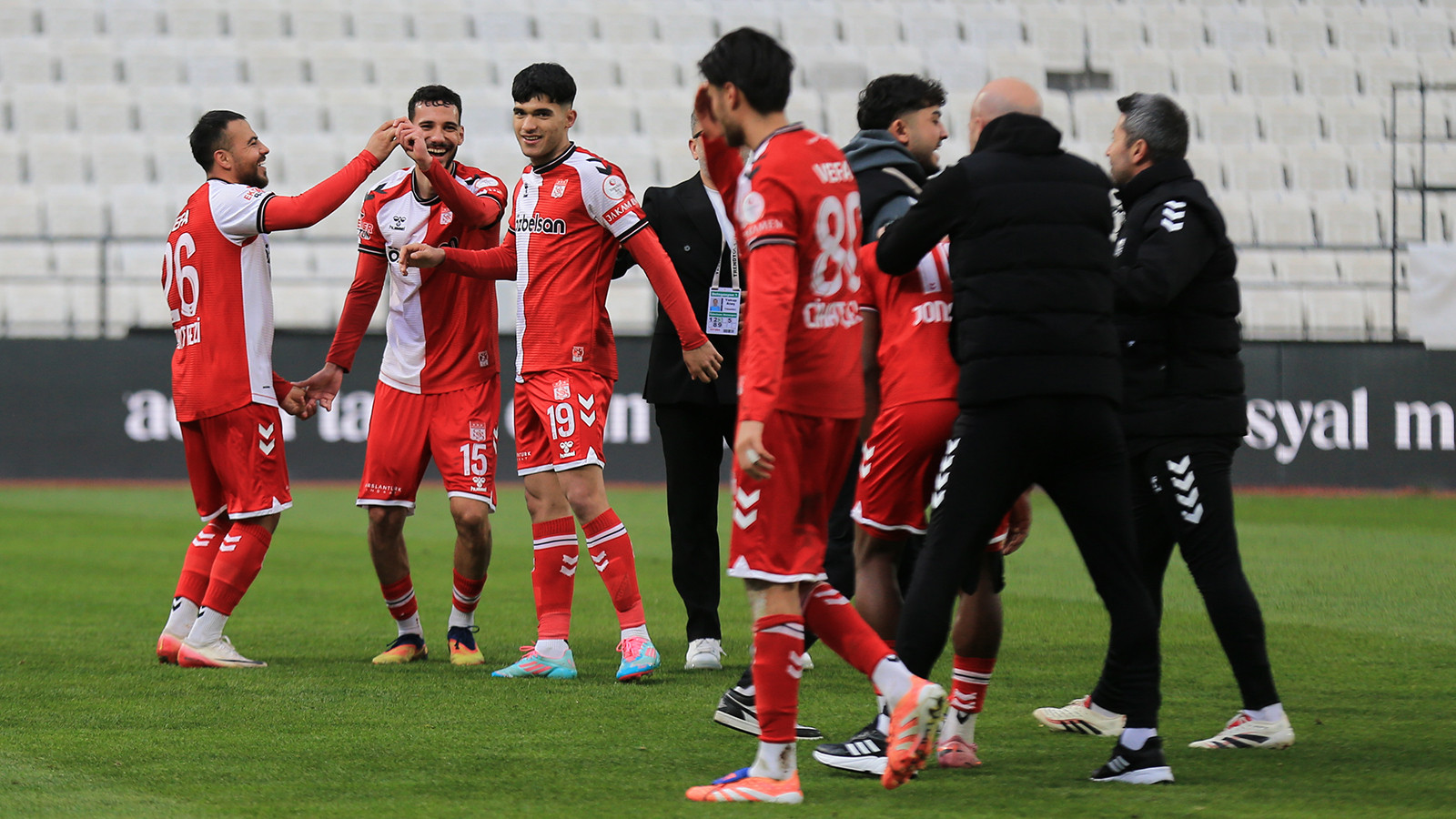 Sivasspor'dan play-off yolunda kritik galibiyet
