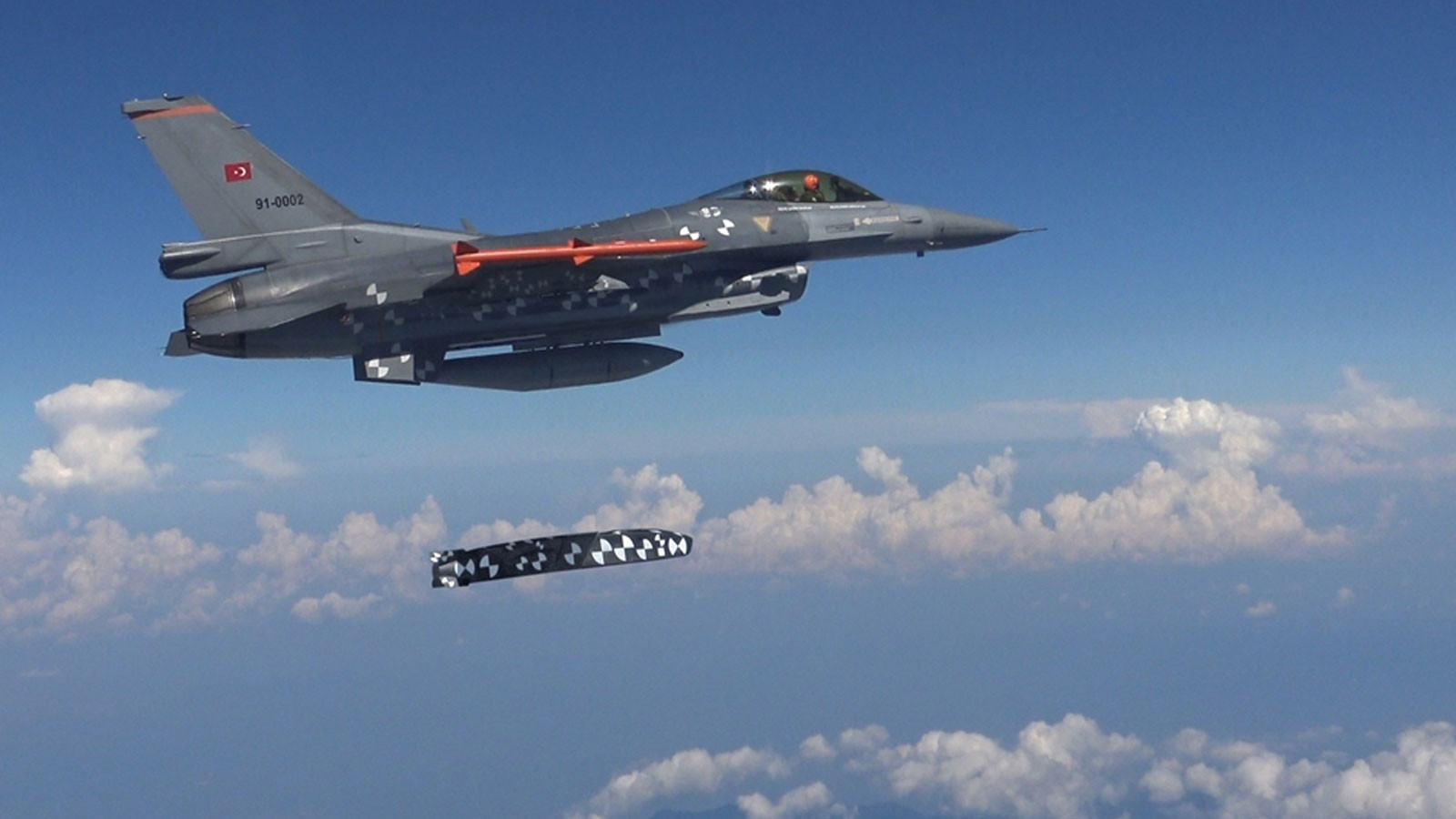 SOM-J, canlı harp başlığıyla hedefi tam isabetle vurdu