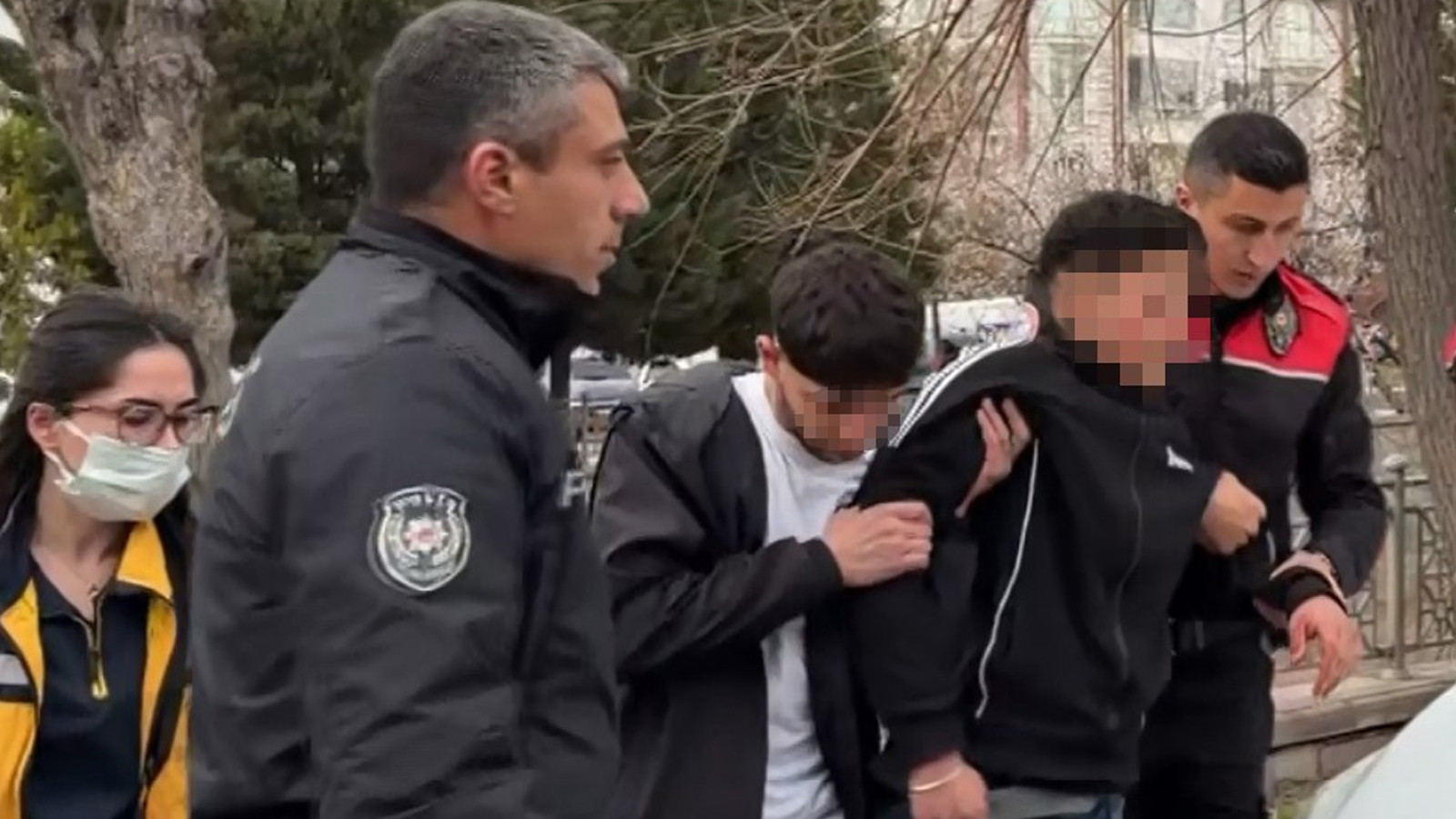 Aksaray'da akran dehşeti! Bıçakla yaralandı