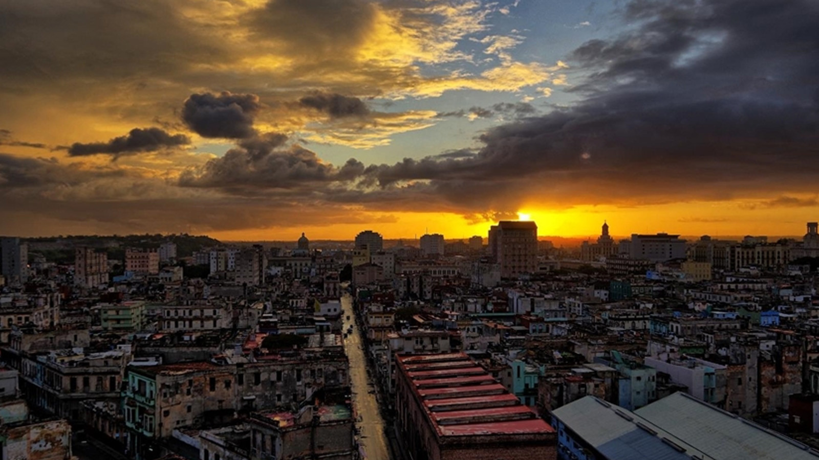 Elektrik arızası yaşamı felç etti: Ülke bir kez daha karanlığa gömüldü