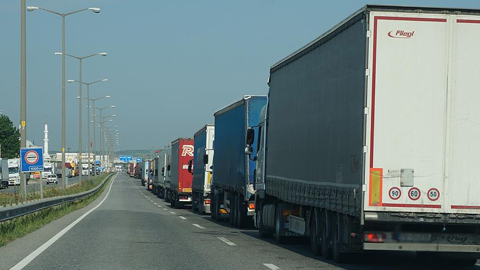 İstanbul kara yolunda araç yoğunluğu; ağır vasıtalara kısıtlama getirildi