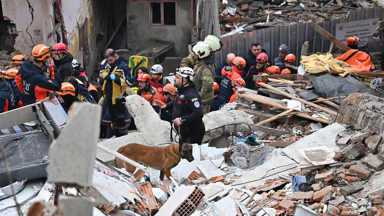 İstanbul'da çöken binalarla ilgili soruşturma başlatıldı