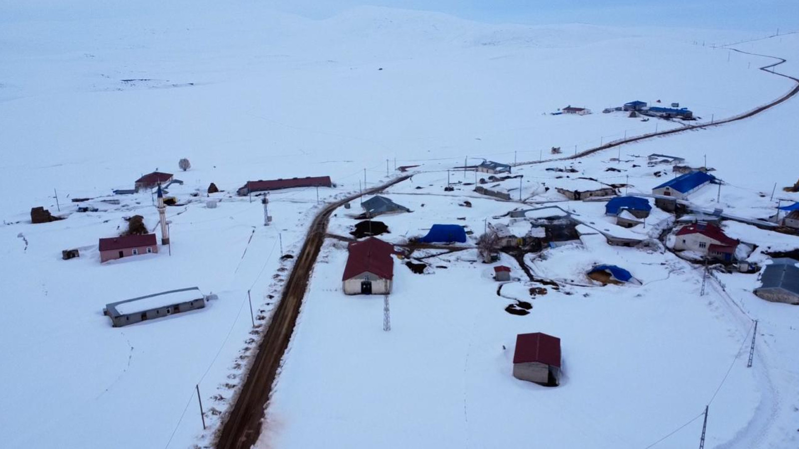 Kars'ta kar kalınlığı 2 metreyi aştı