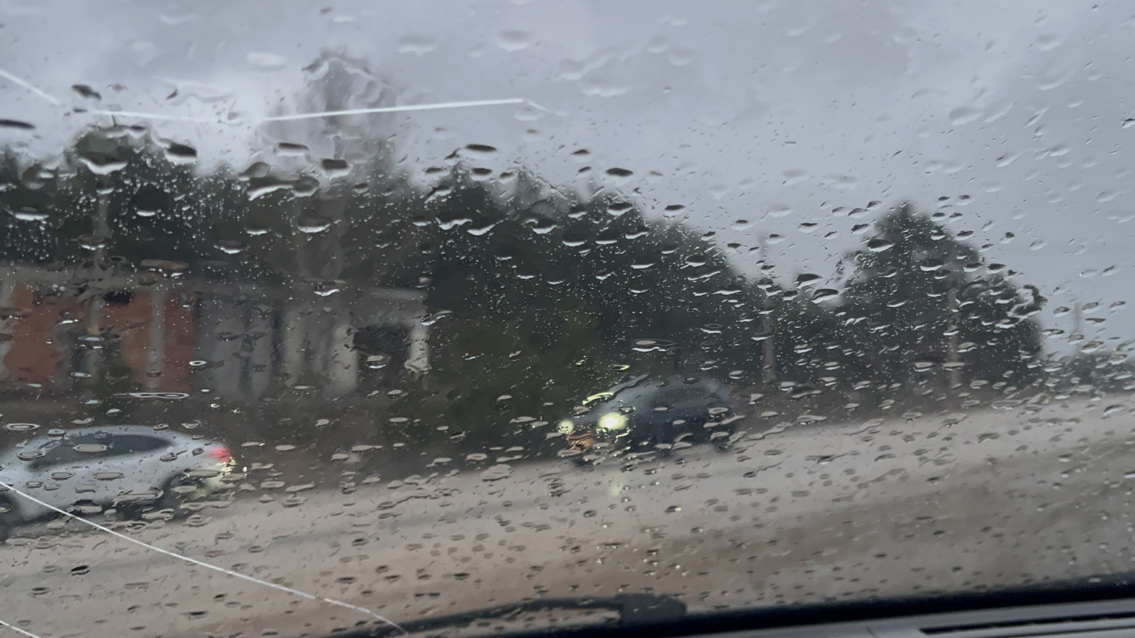 Kastamonu’da sağanak yağış sürücüleri perişan etti