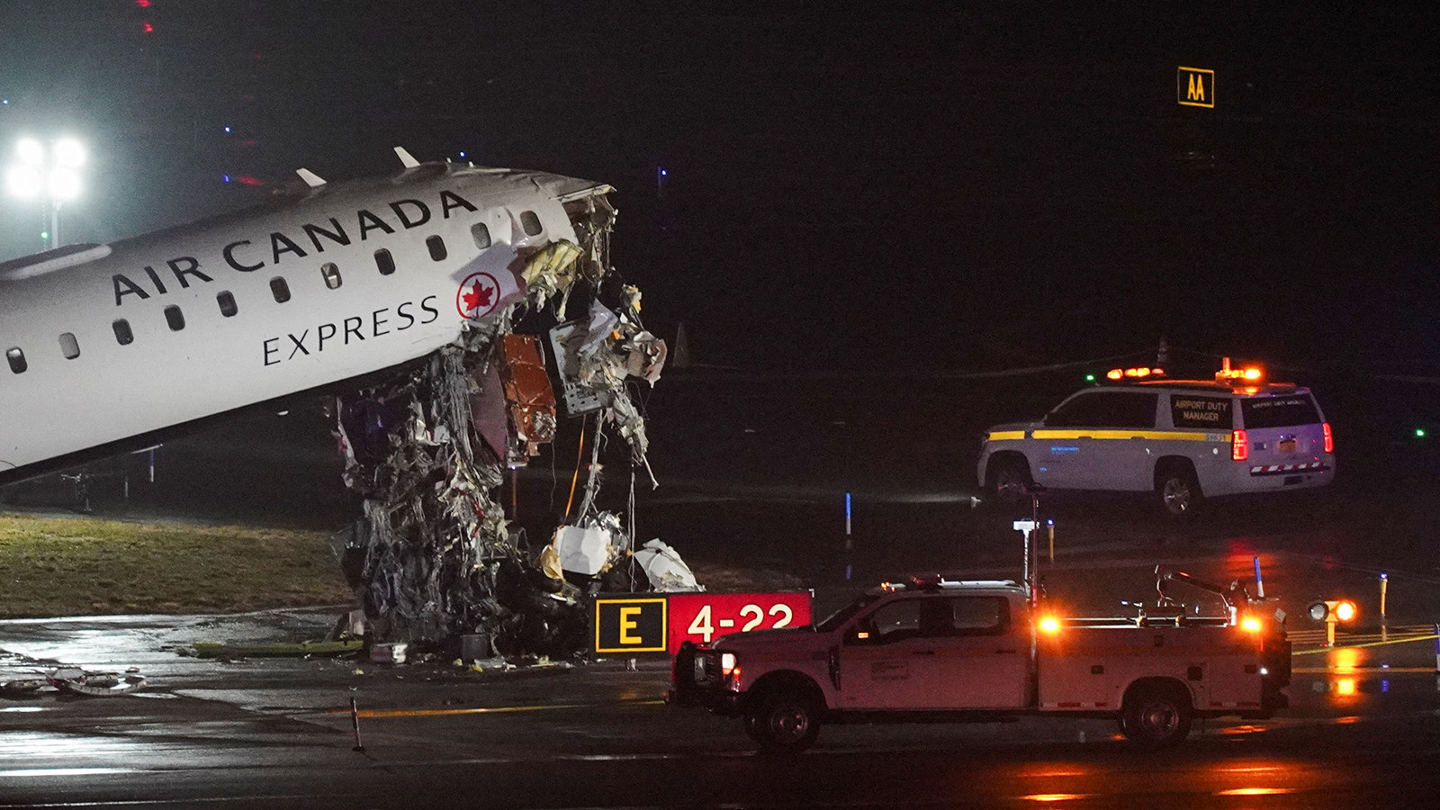 ABD'de uçak kazası: İniş yaptı, araca çarptı! İlk görüntüler geldi