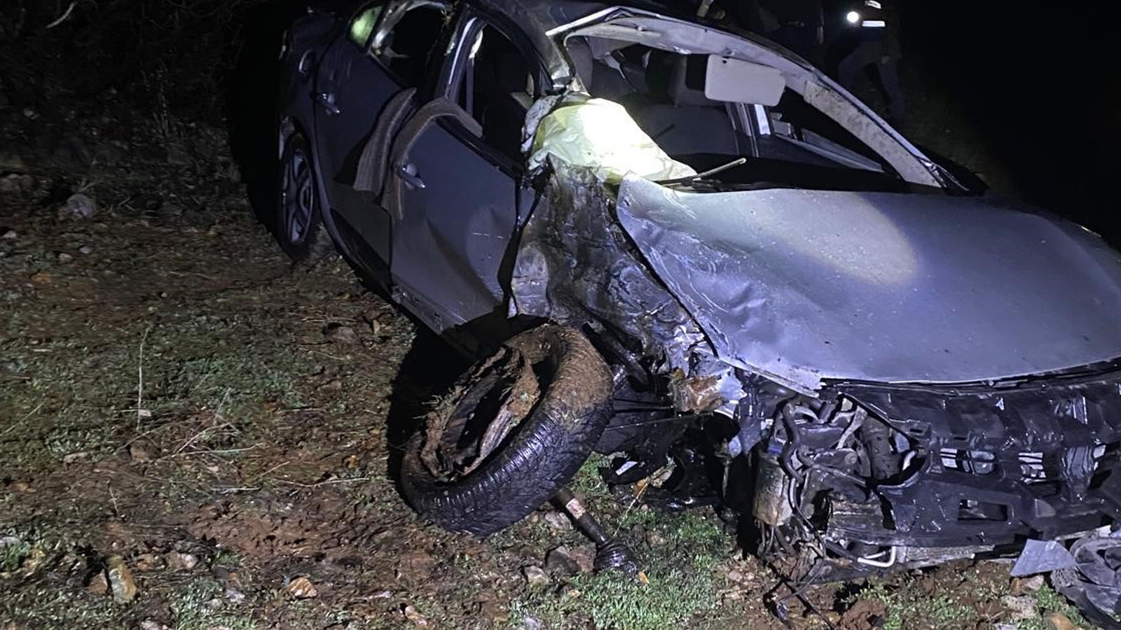 Adıyaman'da otomobil uçuruma yuvarlandı: 1 ölü, 4 yaralı