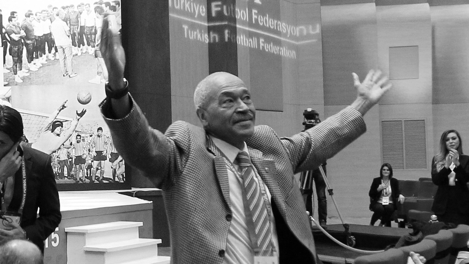 Fenerbahçe'nin eski futbolcularından Çetin Güler vefat etti