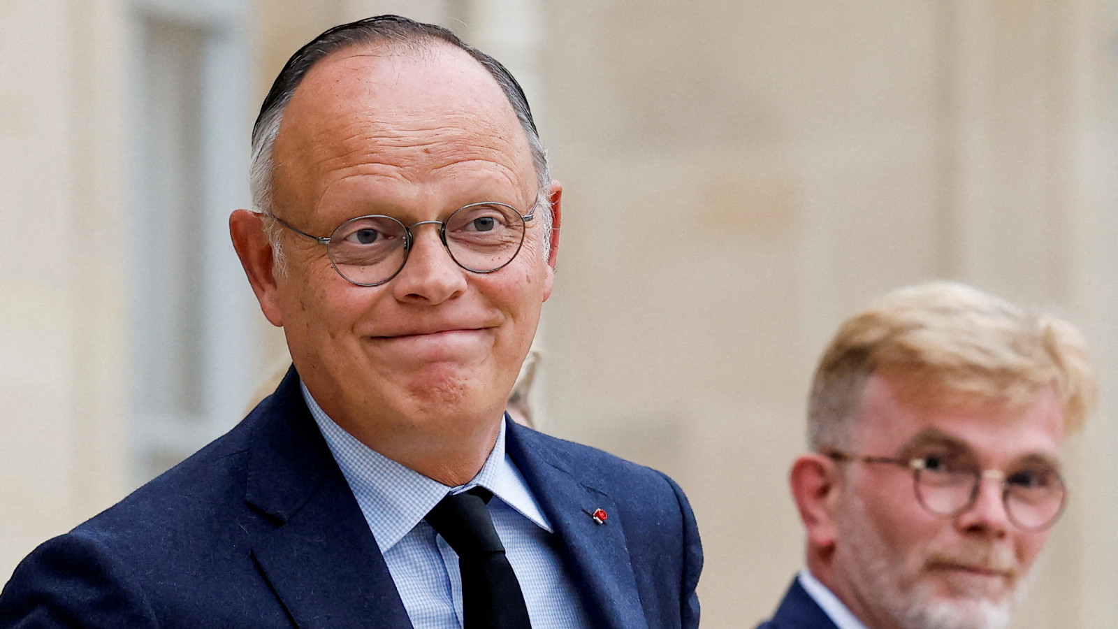 Fransa'da yerel seçimlerde zafer sosyalistlerin: Aşırı sağ ve aşırı sola fren!