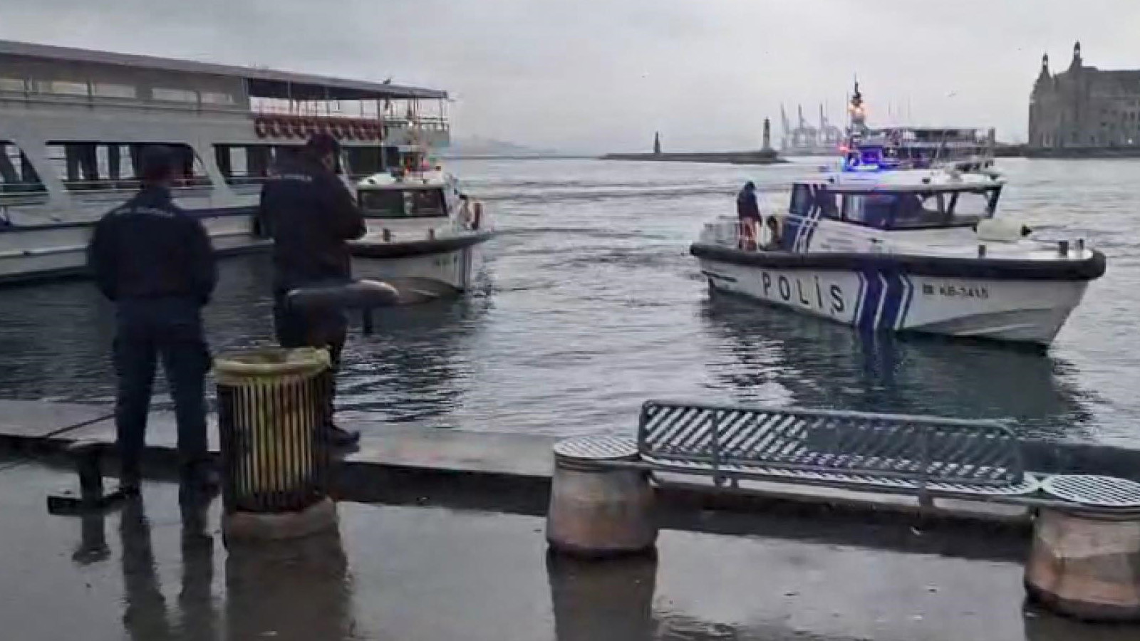 Kadıköy'de denizde erkek cesedi bulundu