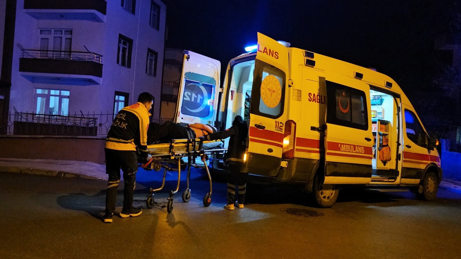 Komşuların kavgasında ortalık savaş alanına döndü: Çok sayıda kişi yaralandı