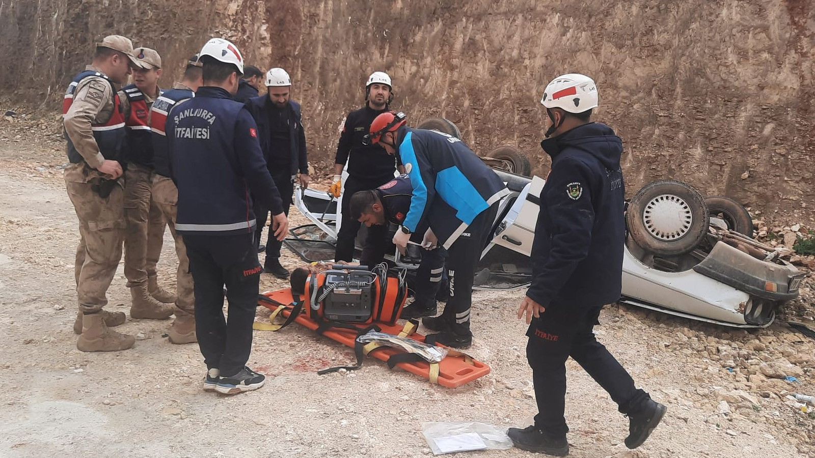 Şanlıurfa'da otomobil, 8 metreden uçtu: Ölü ve yaralı var