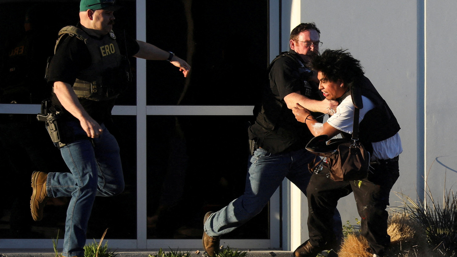 Trump'tan ICE ajanlarına yeni görev: Zulüm havaalanlarında başlayacak