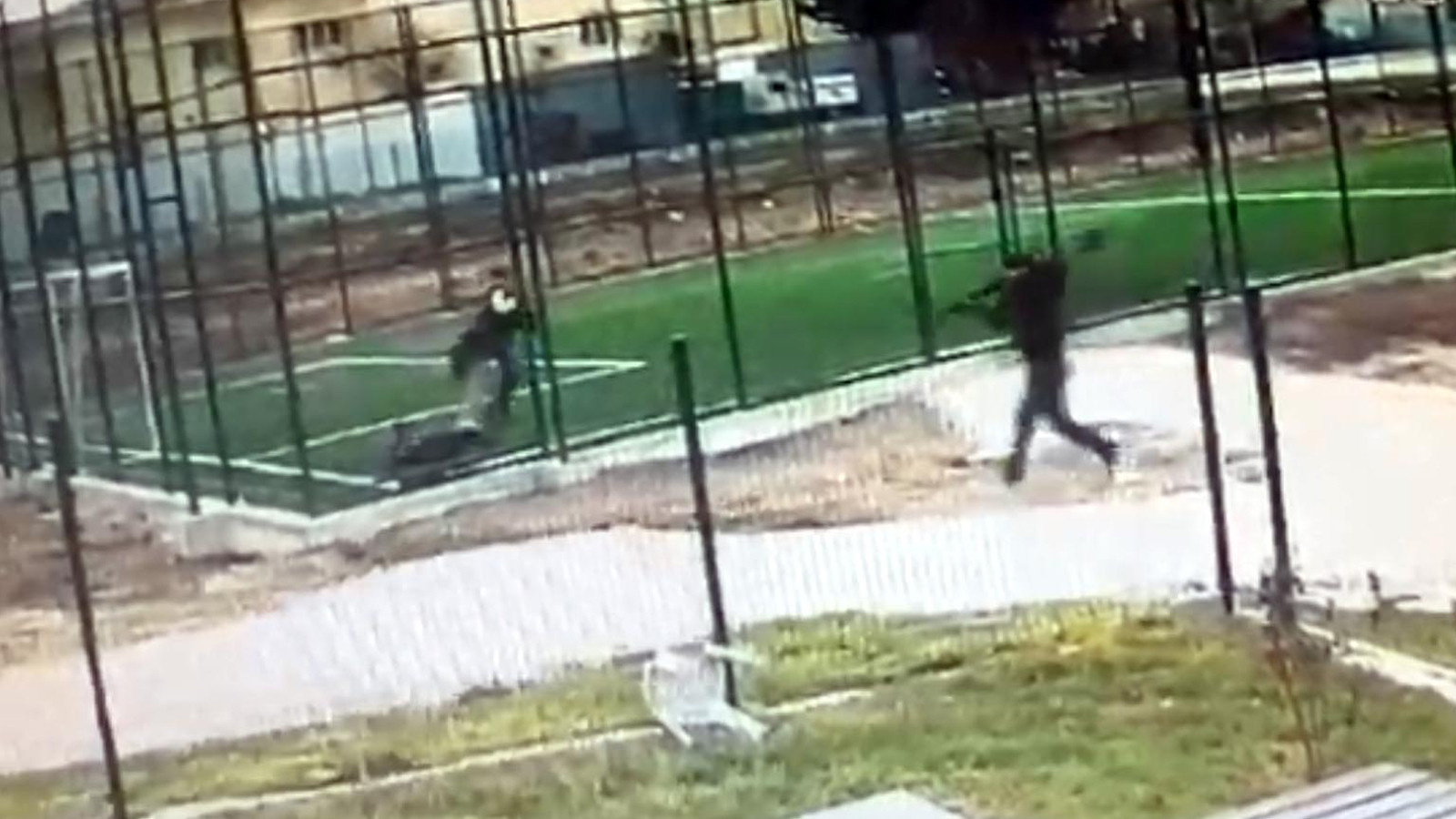 17 yaşındaki çocuk, akranını pompalı tüfekle vurdu