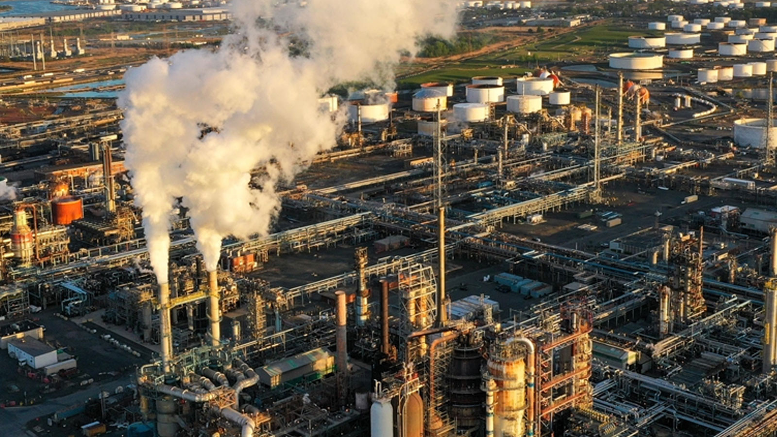 ABD'nin Texas eyaletindeki petrol rafinerisinde patlama meydana geldi