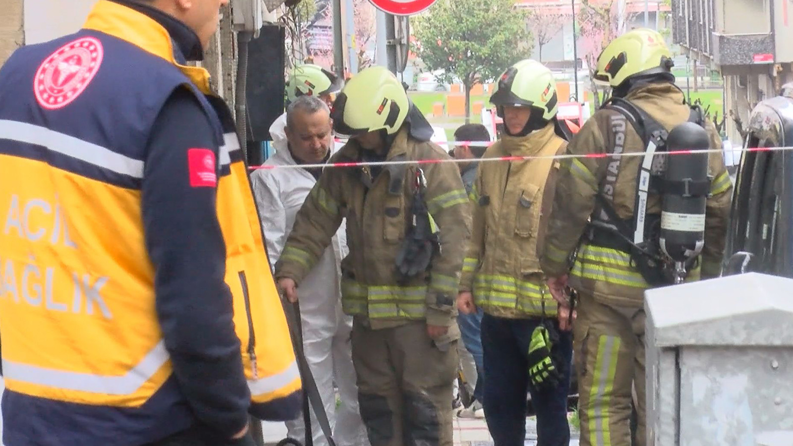 Bağcılar'da yangın tüpü dolumu yapılan iş yerinde 8 kişi zehirlendi