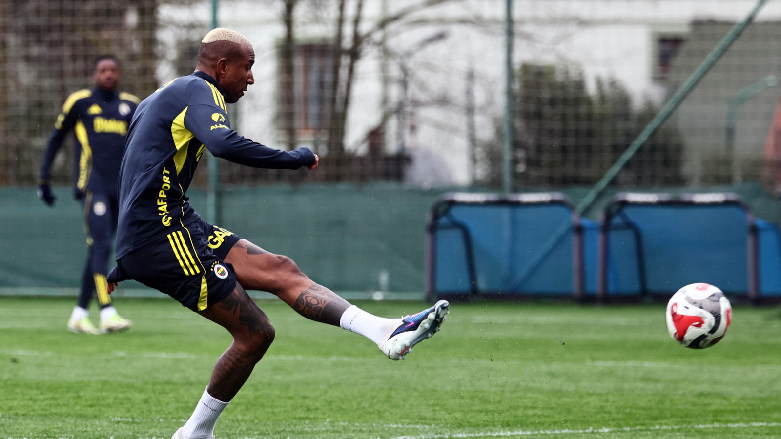 Fenerbahçe, Beşiktaş derbisinin hazırlıklarını sürdürdü