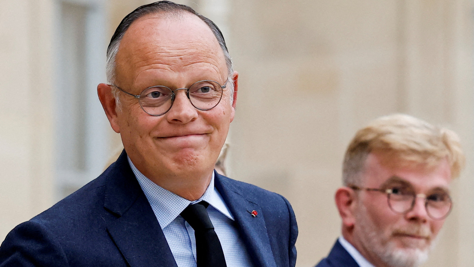 Fransa'da aşırı sağ mağlup oldu: Édouard Philippe ismine dikkat!