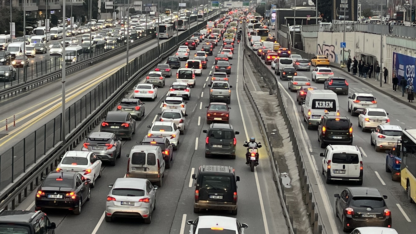 İstanbul’da akaryakıt zammı trafiğe yansımadı