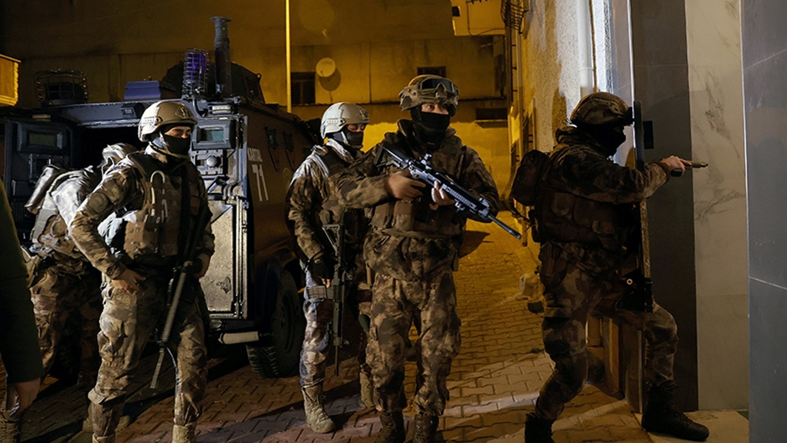 İstanbul'da suç örgütü operasyonu! "Eminanç Kardeşler" çetesi çökertildi