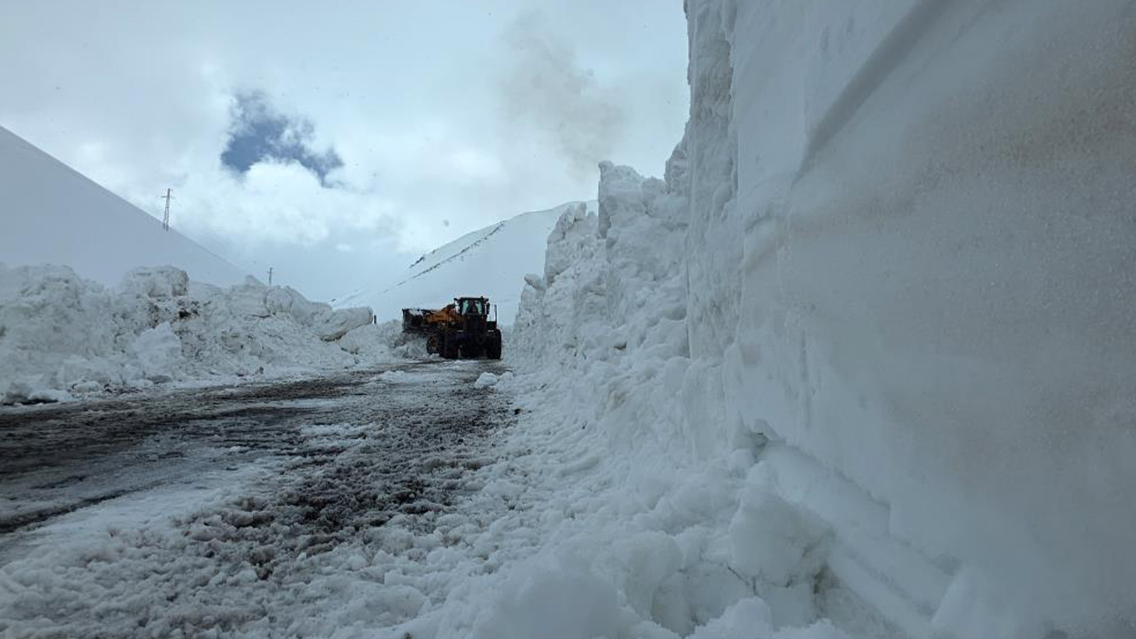 Kar esareti bitiyor; 3 aydır kapalı olan yol açılıyor