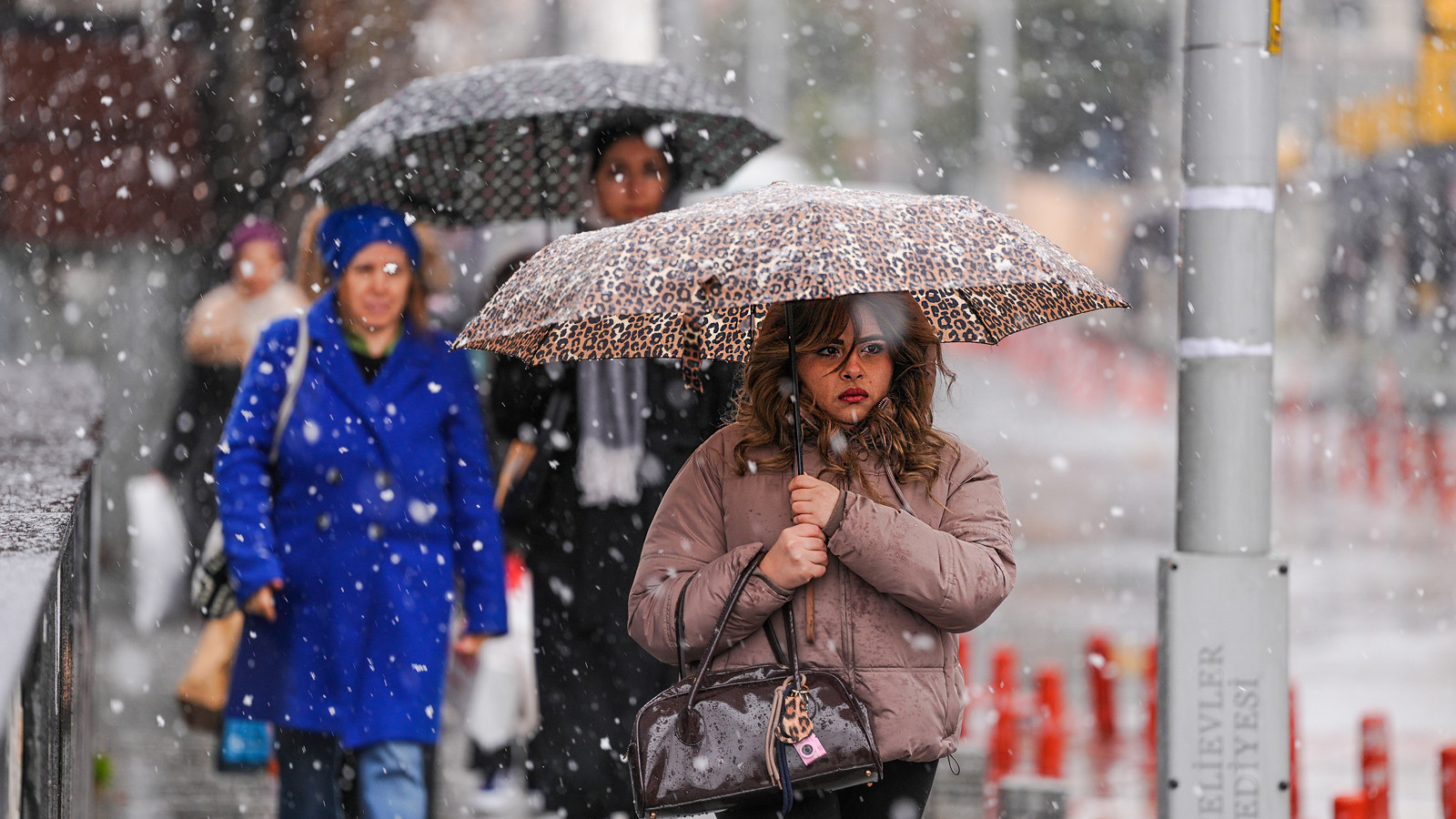 Meteoroloji uyardı: Tüm hafta sürecek kuvvetli sağanak ve kar yağışı geliyor