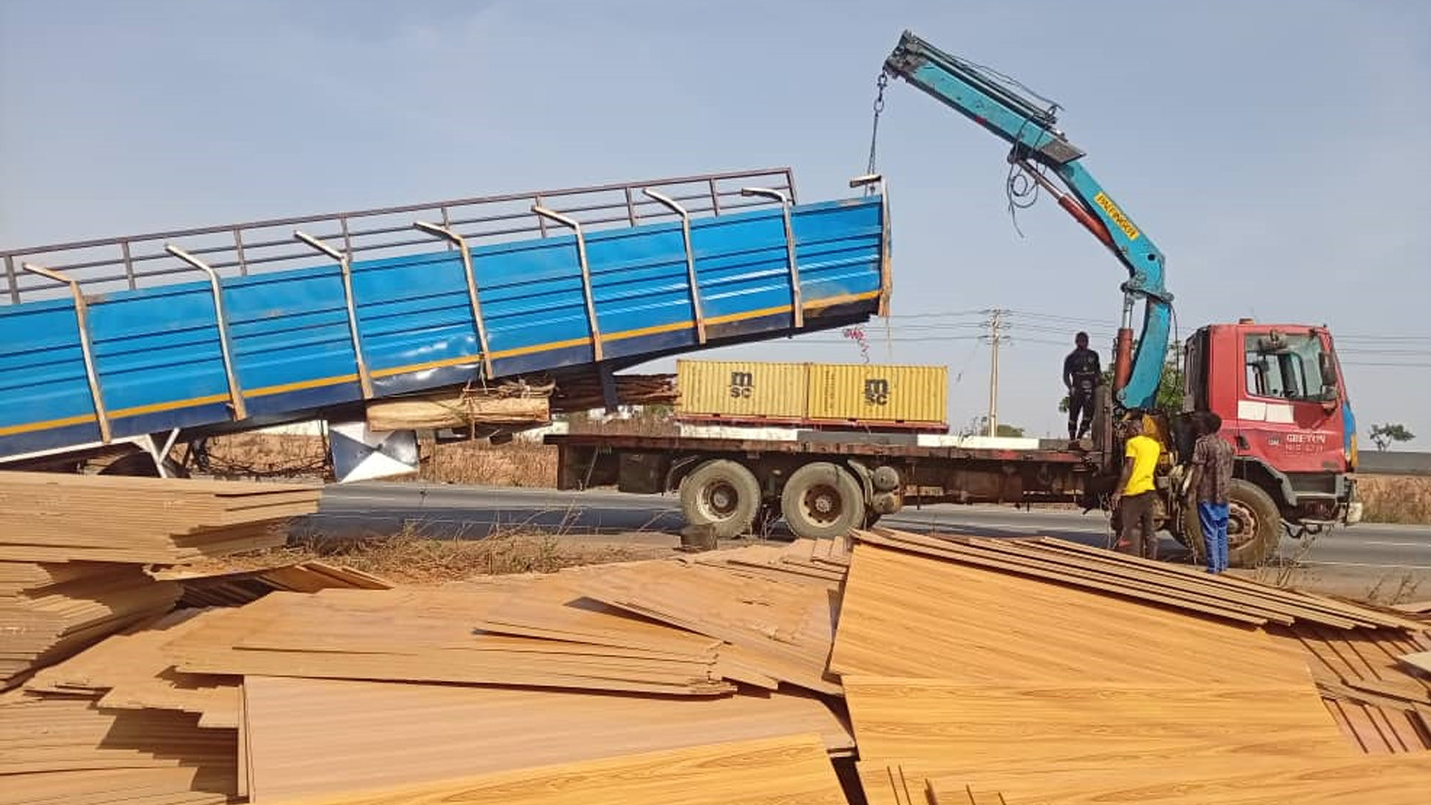 Nijerya'da yolcu taşıyan kamyonun devrilmesi sonucu 10 kişi öldü
