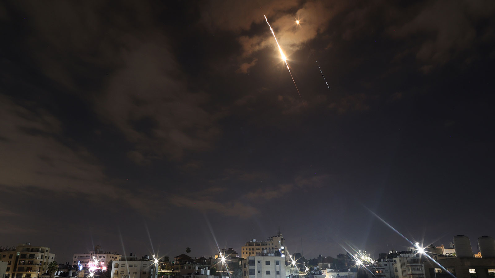 Ortadoğu'daki savaş en tehlikeli boyuta ilerliyor! ABD-İsrail, İran'daki enerji tesislerine saldırdı