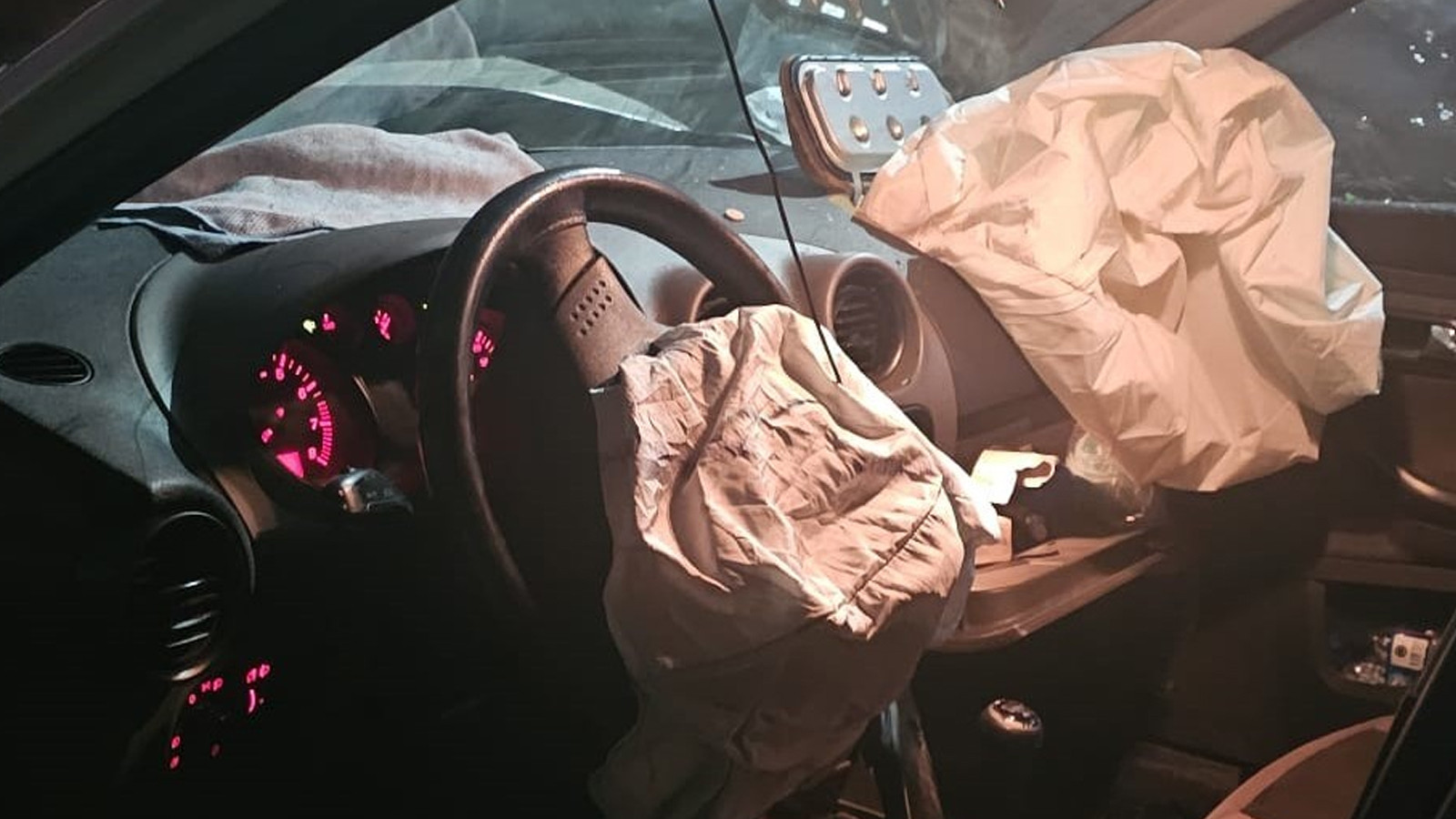 Osmaniye’de otomobil köprüden uçtu: Bir kişi yaralandı