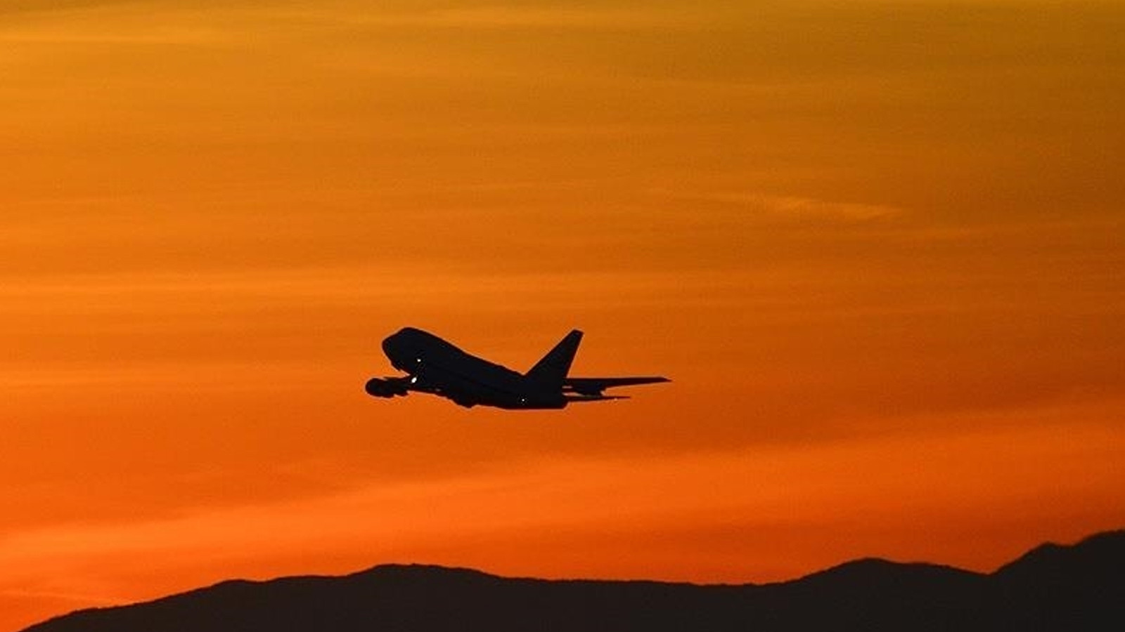 Yüksek yakıt fiyatları... Vietnam'da hava yolu şirketleri bazı uçuşları durduracak