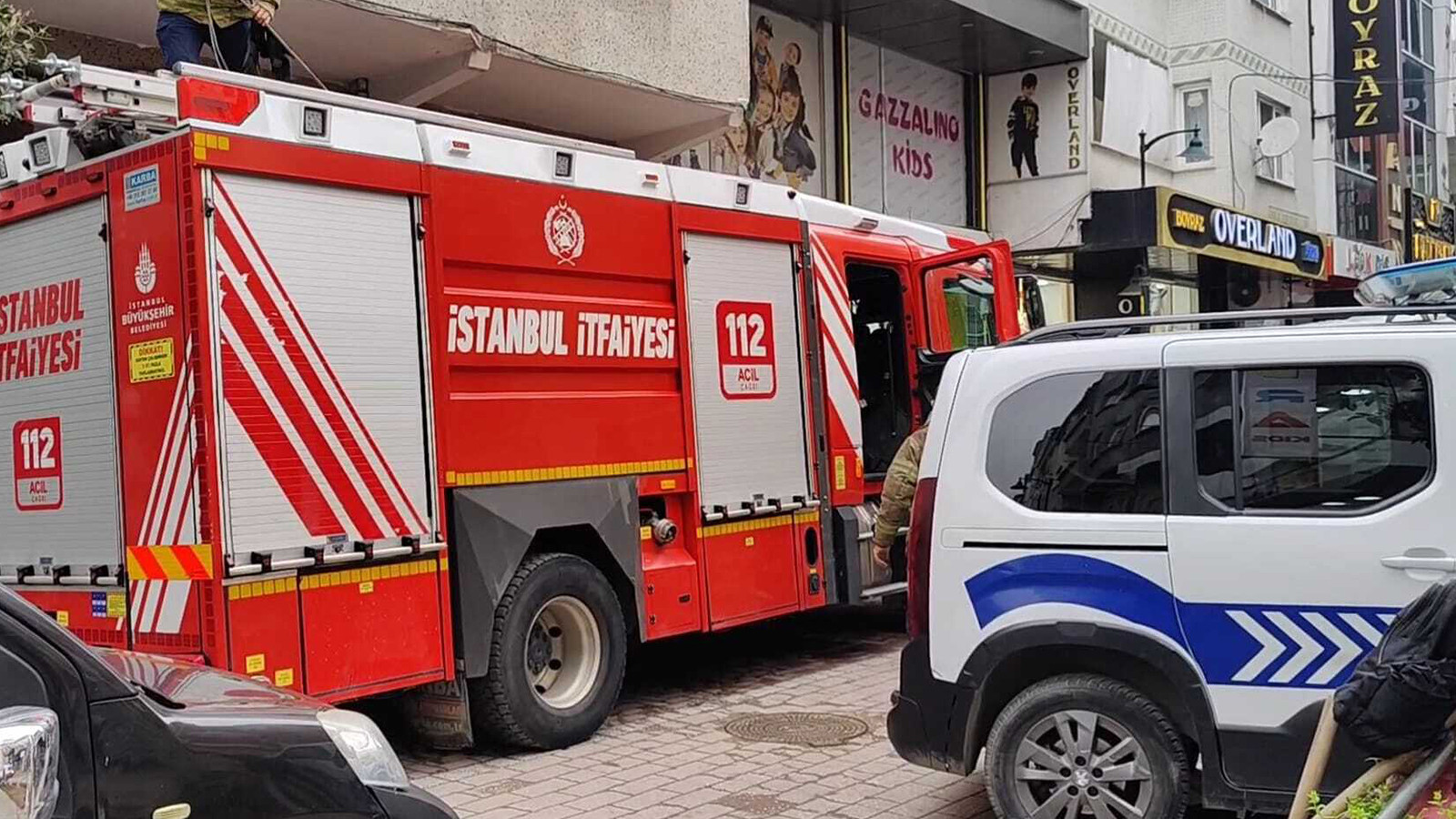 Zeytinburnu'nda inşaatta merdivenden düşen işçi yaralandı