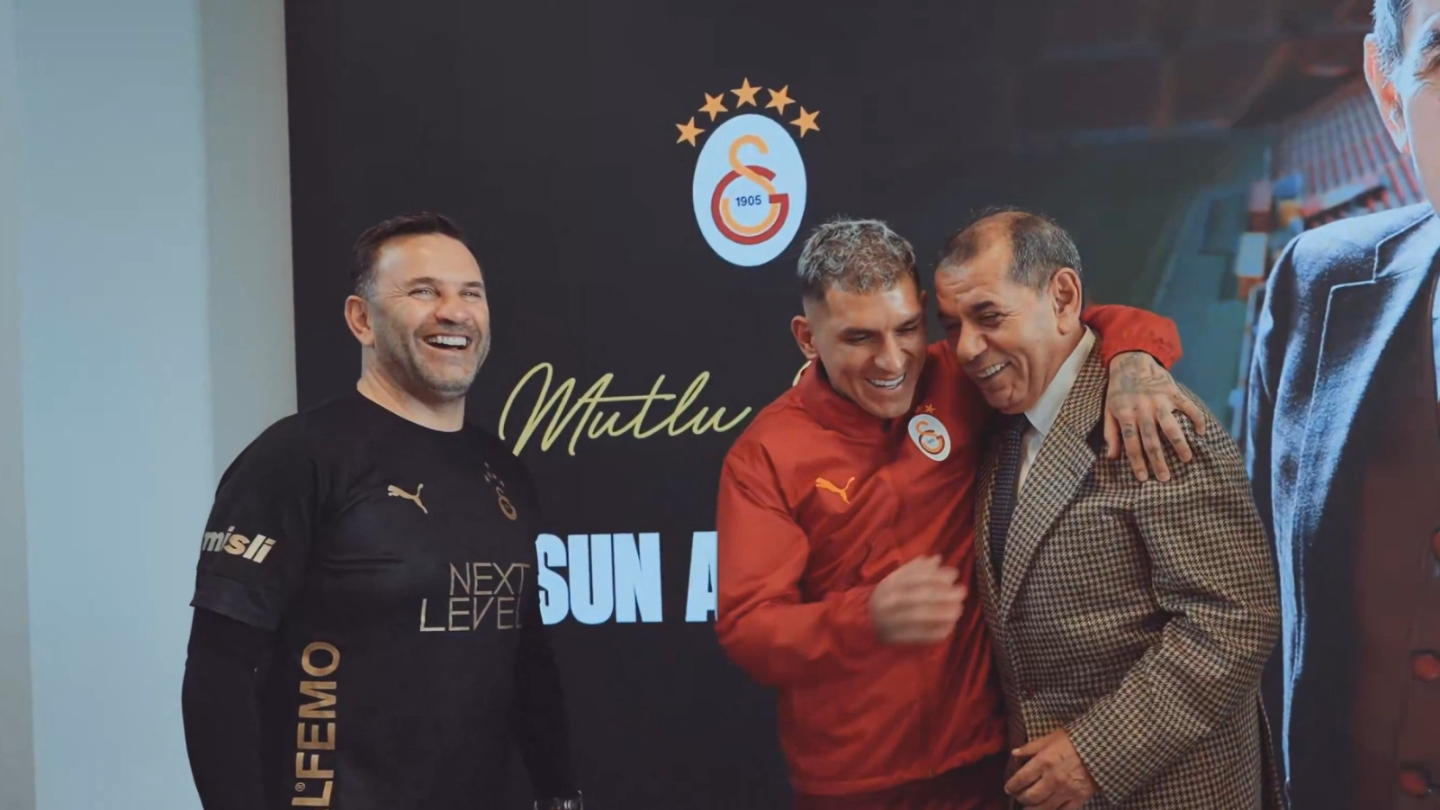 77 yaşına basan Dursun Özbek'in doğum günü kutlandı