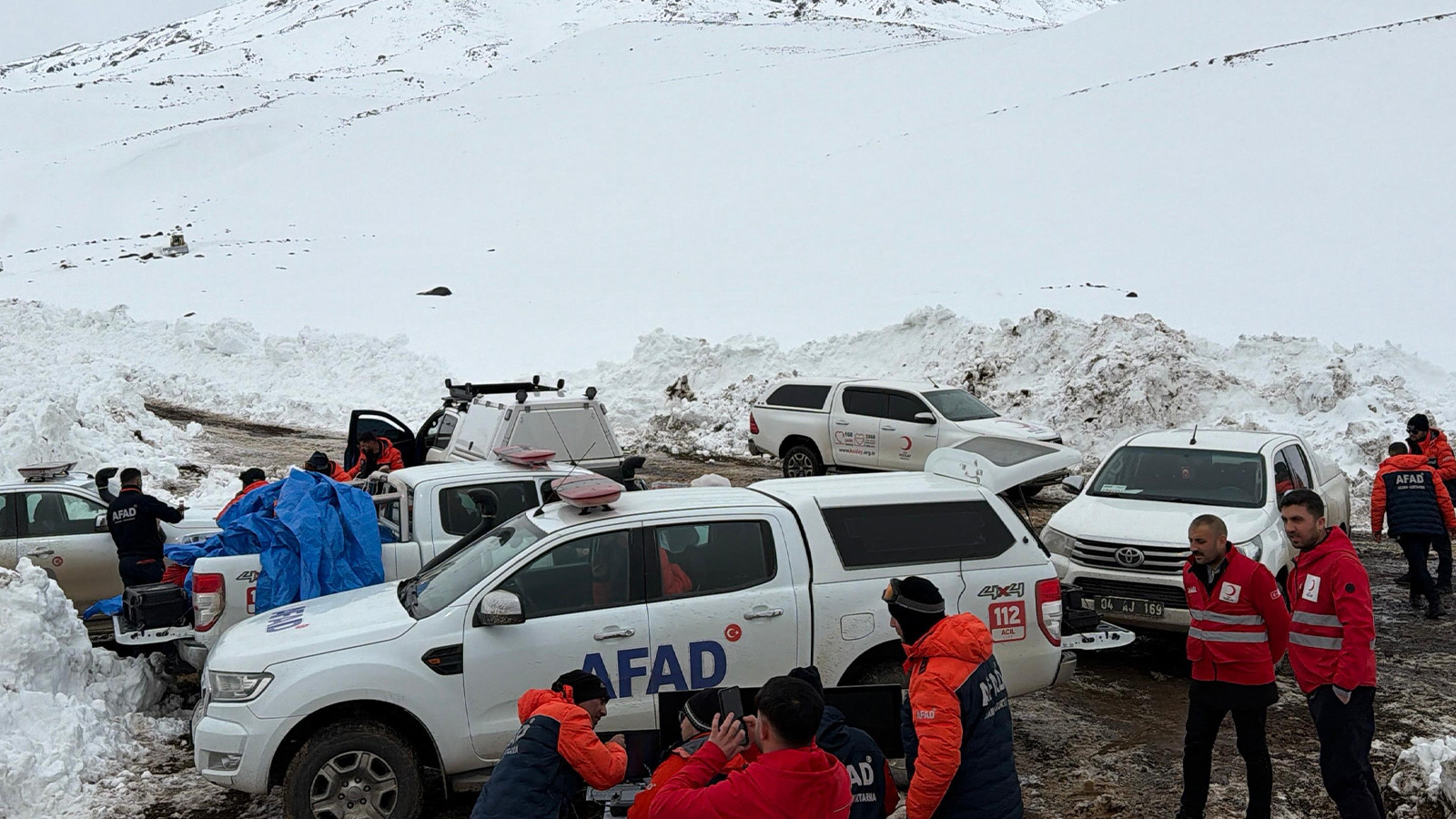 Ağrı Dağı'nda kaybolan dağcı 3 gündür aranıyor