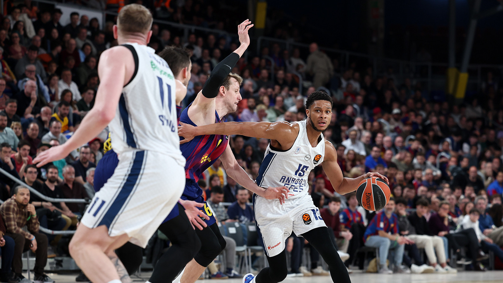 Anadolu Efes, Euroleague'de Real Madrid deplasmanında