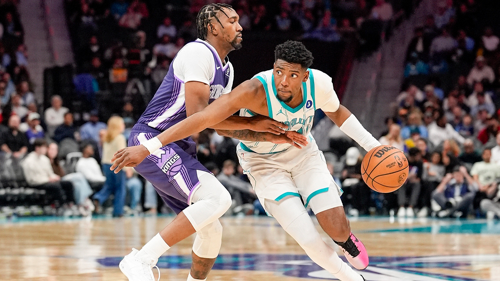 Charlotte Hornets, Sacramento Kings'e 44 sayı fark attı