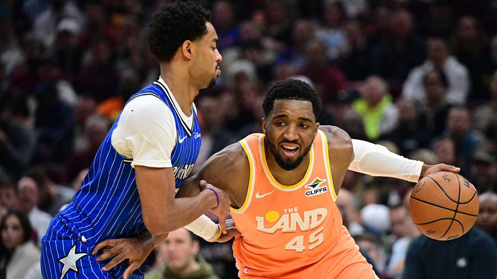 Donovan Mitchell alev aldı, Cleveland zorlansa da kazandı