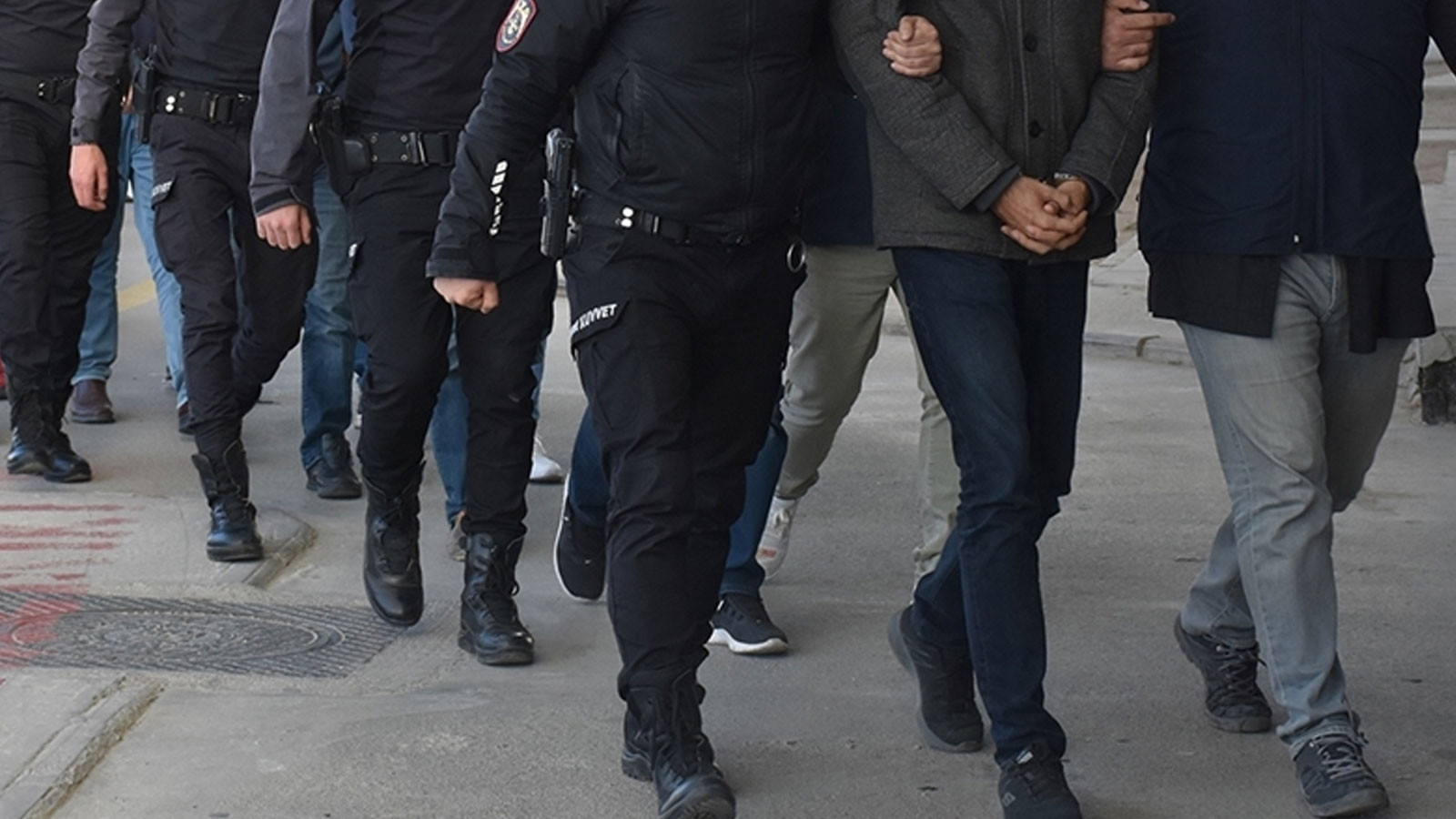 FETÖ'ye yönelik soruşturmada 9 şüpheli hakkında gözaltı kararı