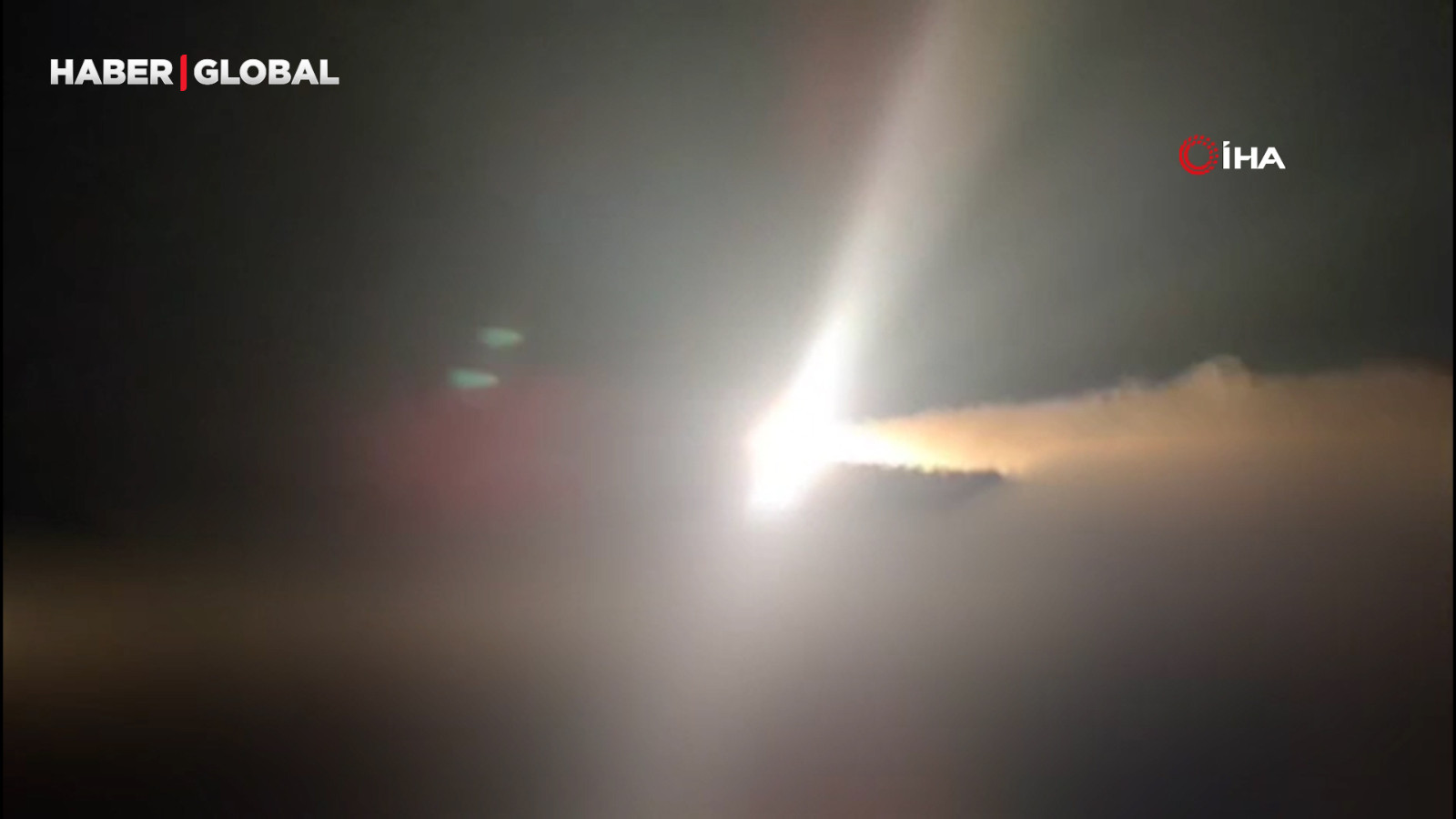 İran Devrim Muhafızları: "USS Abraham Lincoln uçak gemisini füzelerle hedef aldık"