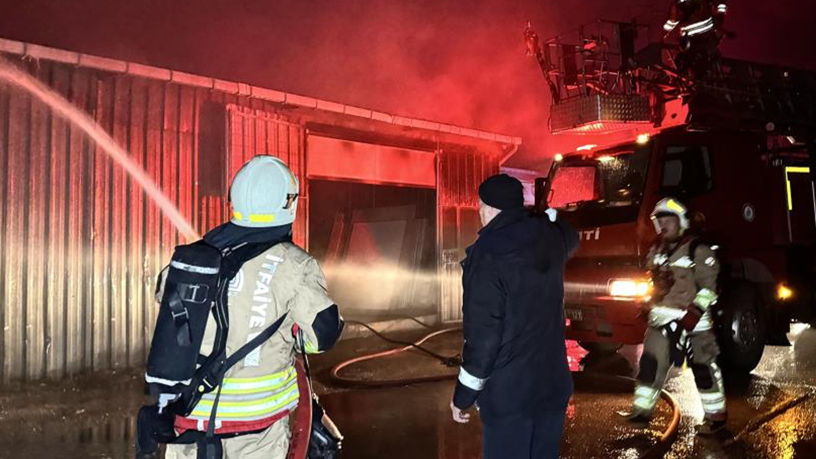 Mobilya atölyesinde korkutan yangın