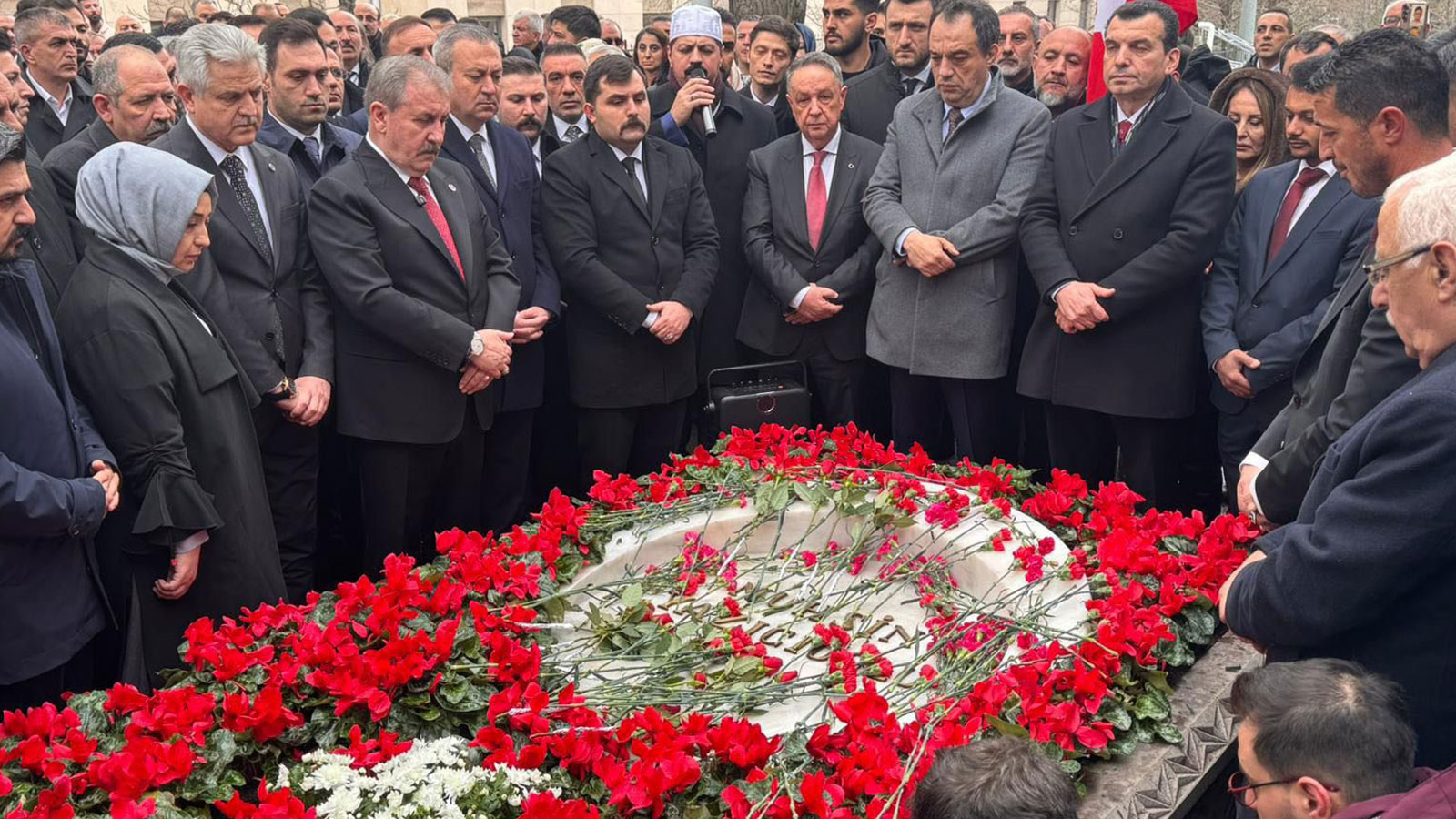 Muhsin Yazıcıoğlu, mezarı başında anıldı
