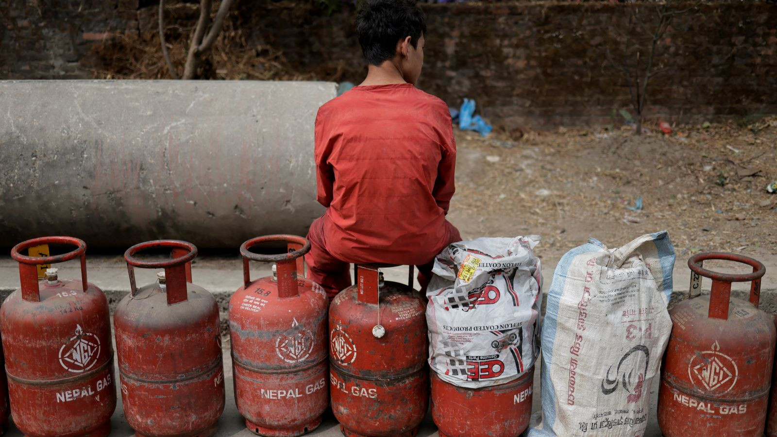 İran savaşı en çok 3 bin kilometre uzaklıktaki bu ülkeyi vurdu: Dört eşzamanlı şok!