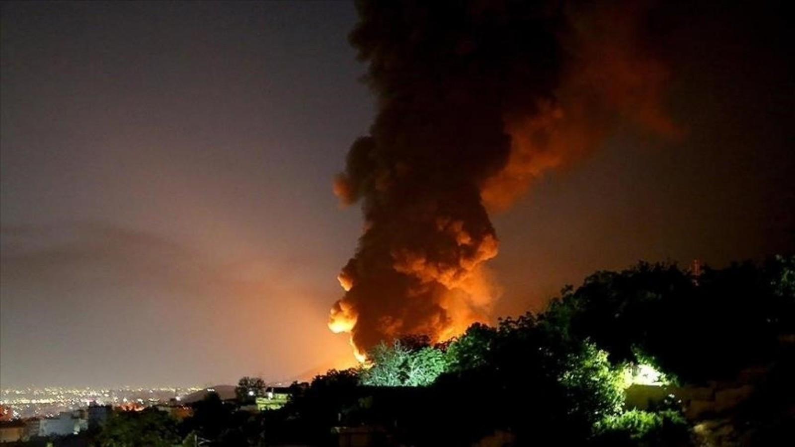 İran'ın İsfahan kentinde şiddetli patlama sesleri