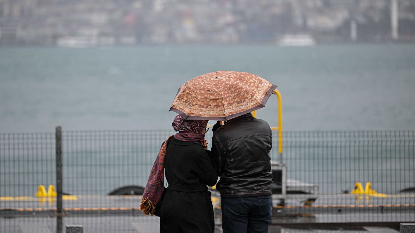 Kışlıklarınızı kaldırmayı erteleyin! Meteoroloji'den yeni soğuk, yağmur ve karlı hava uyarısı