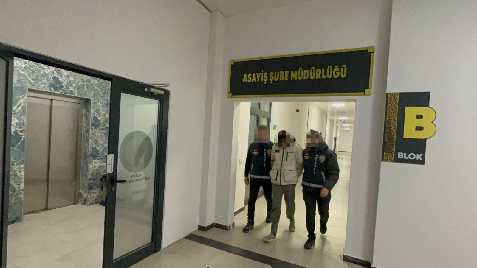 Kocaeli'nde içinde altın bulunan çelik kasayı çaldı, polis evinde yakaladı