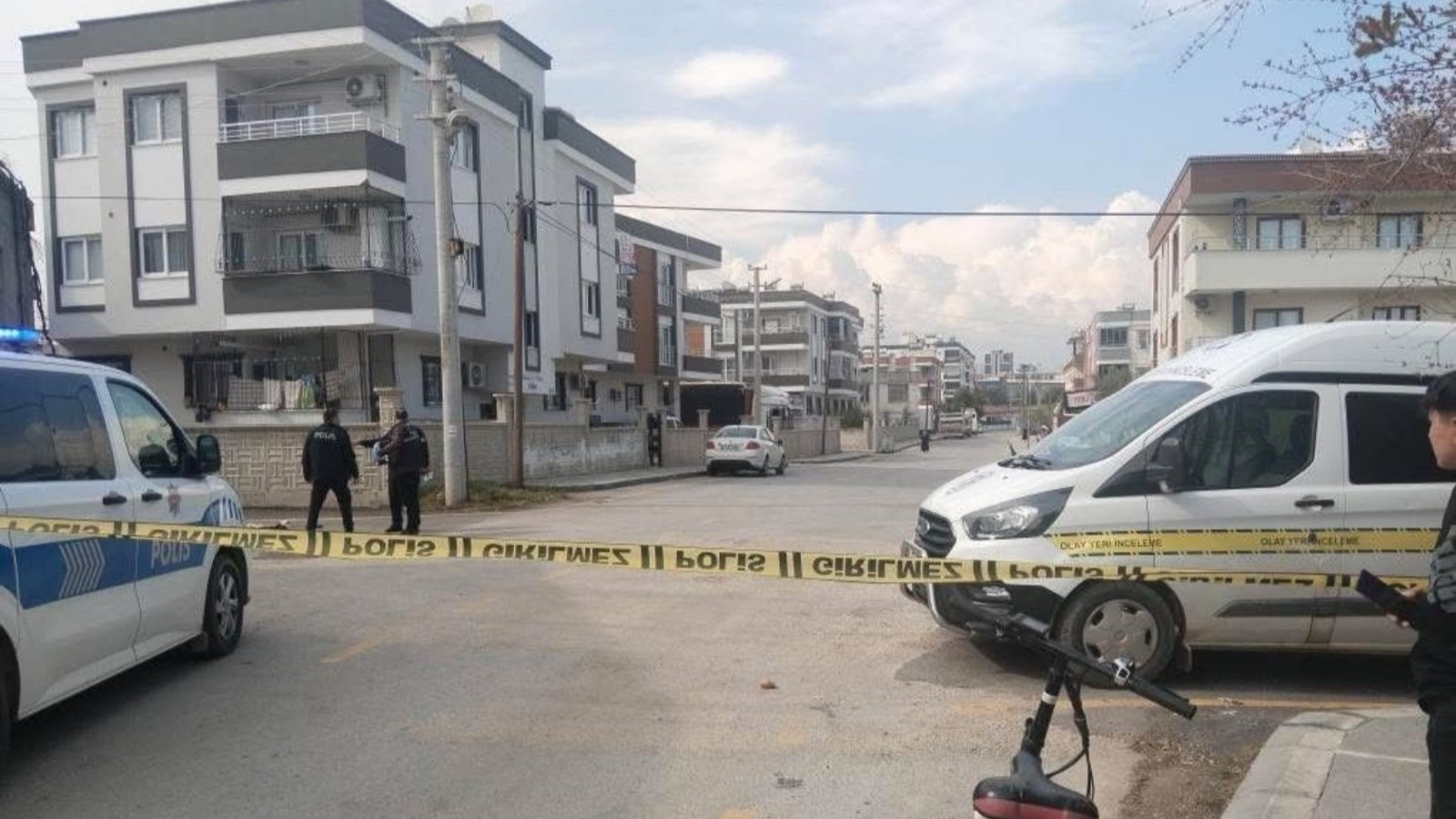 Mersin'de eşinin uzaklaştırma kararını kaldırtan kadın kocası tarafından bıçaklandı 